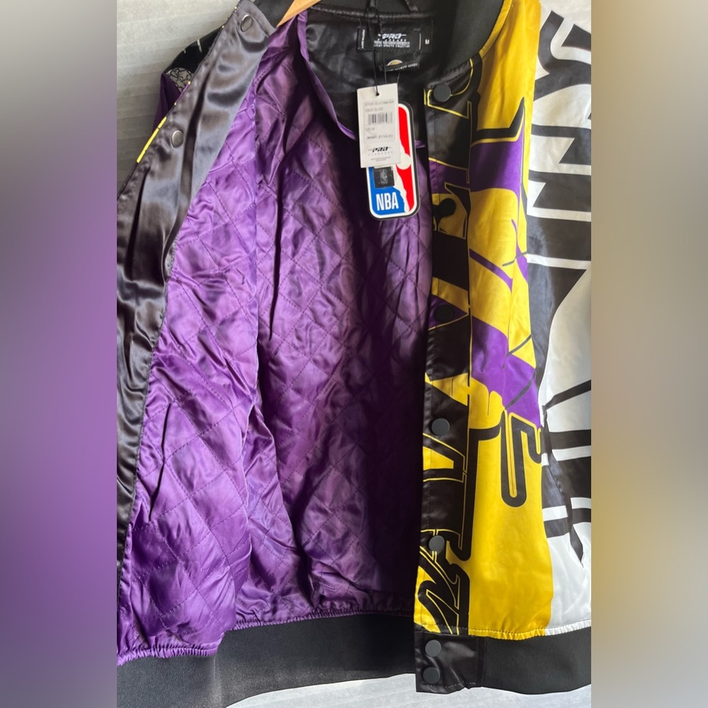 LA Lakers NBA Jacket Pro Standard Mens Medium Black Mashup Satin Bomber - Picture 8 of 11